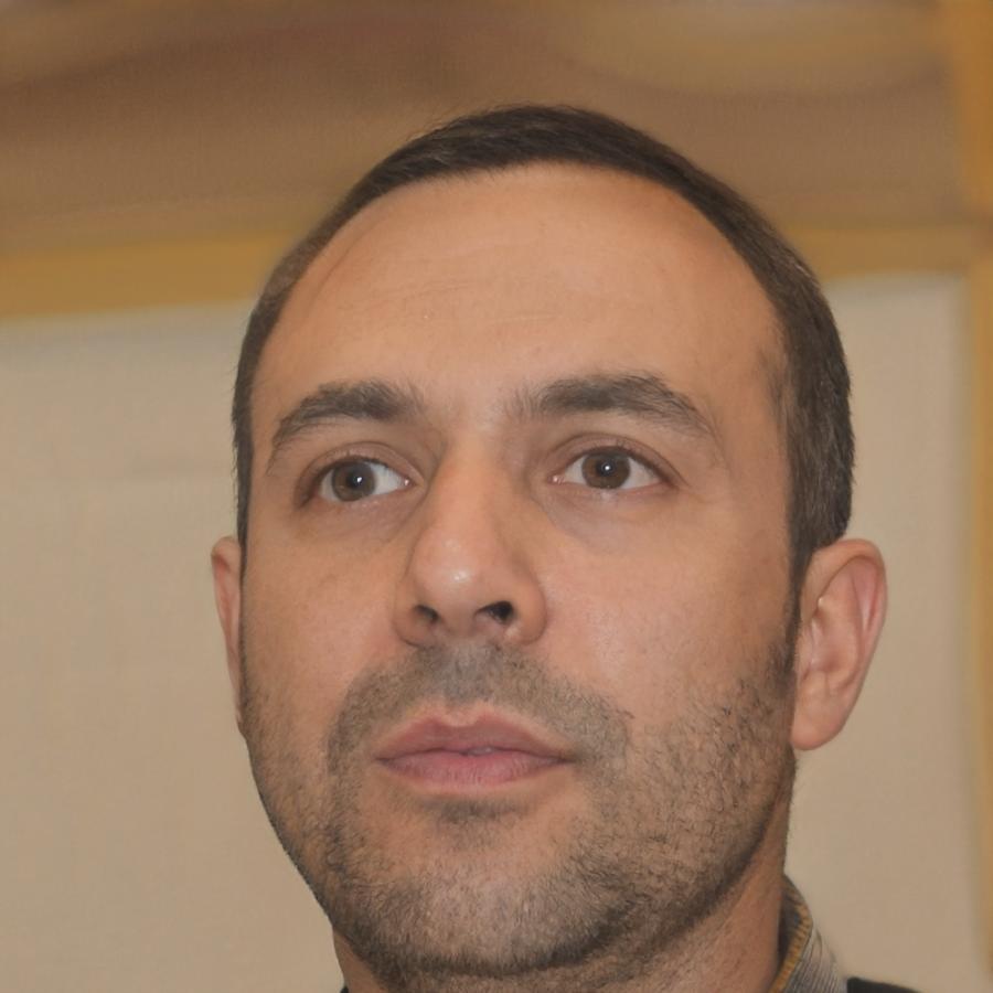 Carlos Mendoza, graduado y propietario de floristería